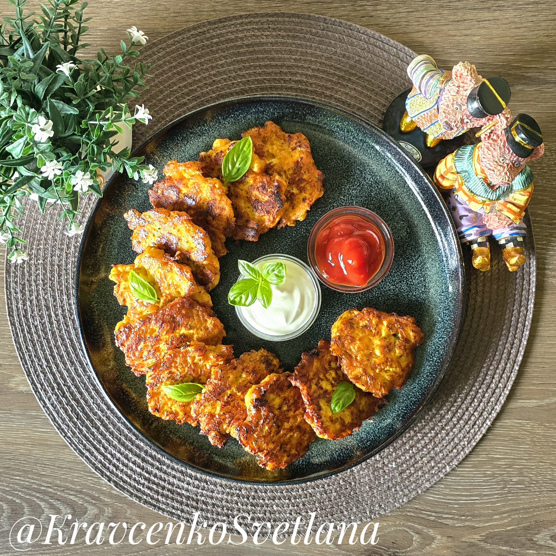 Куриные оладьи с овощами
