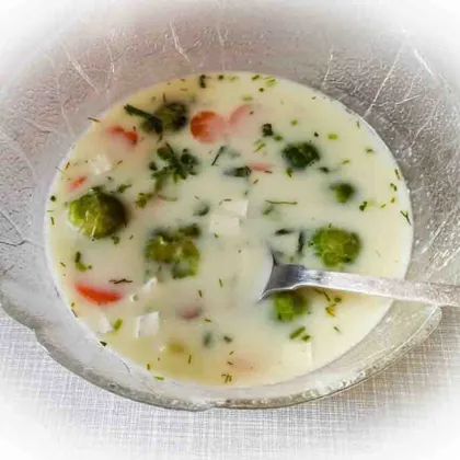 Быстрый, вегетарианский легкий суп из замороженных овощей с сыром. Обед № 30