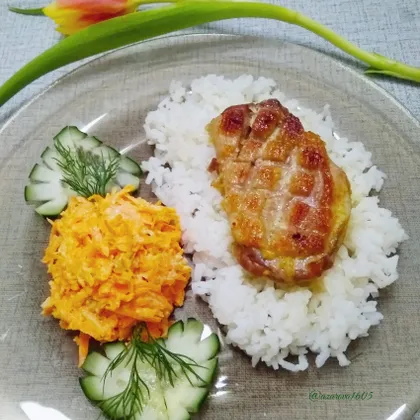 Утиная грудка на подушке из риса с острой морковью