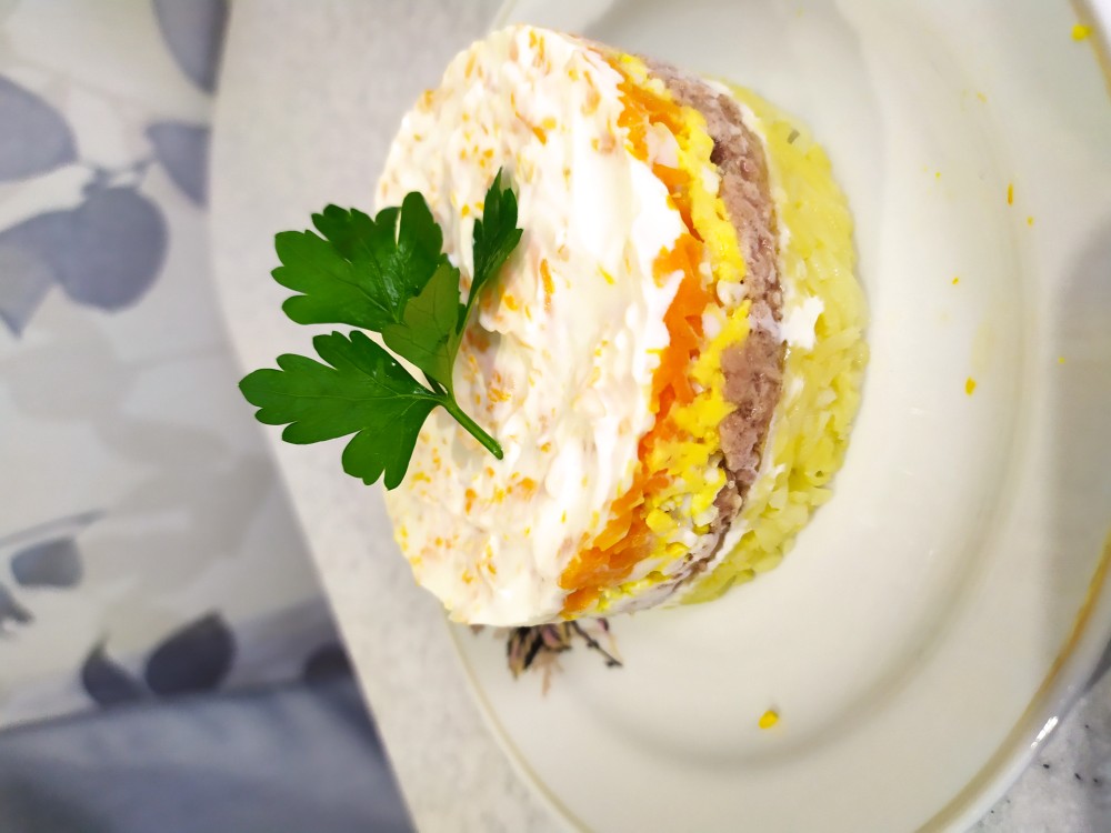 Салат с тунцом рецепт - как приготовить вкусно с яйцом и сыром