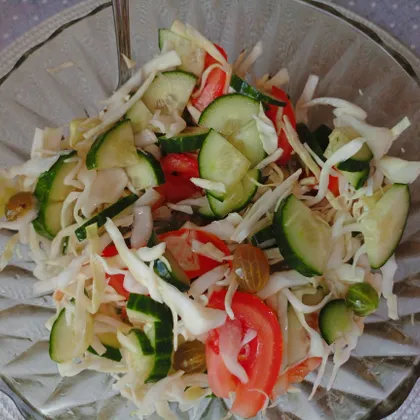 Витаминный салат с крыжовником