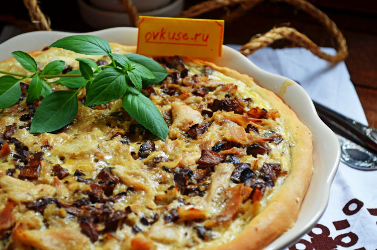 Пирог с курицей и грибами