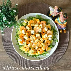 Салат с креветками, ананасом и сыром