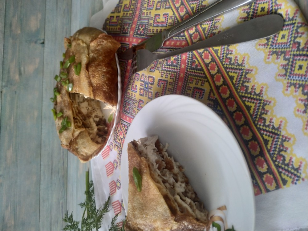 Пирог блинный с курицей и грибами
