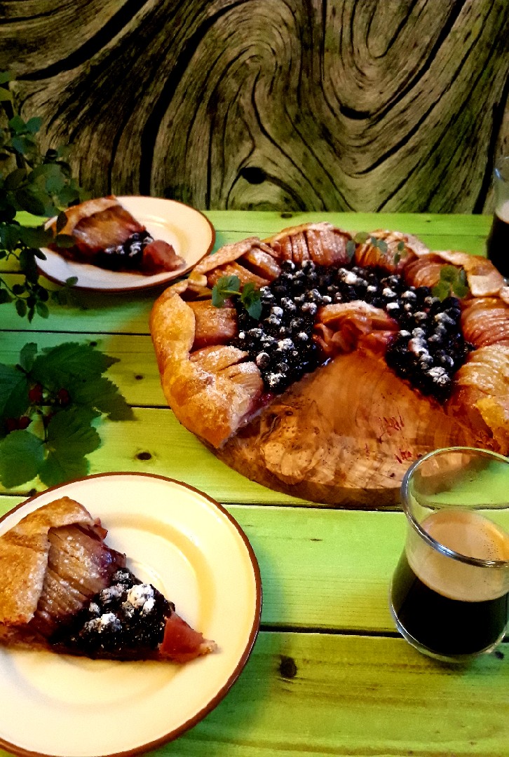 Творожная галета с яблоками и черной смородиной 🍎🍏🍎🥧