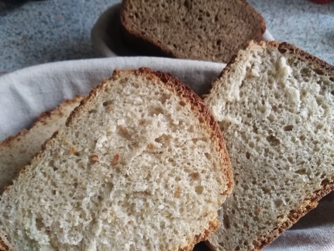Пшеничный формовой хлеб на ржаной закваске