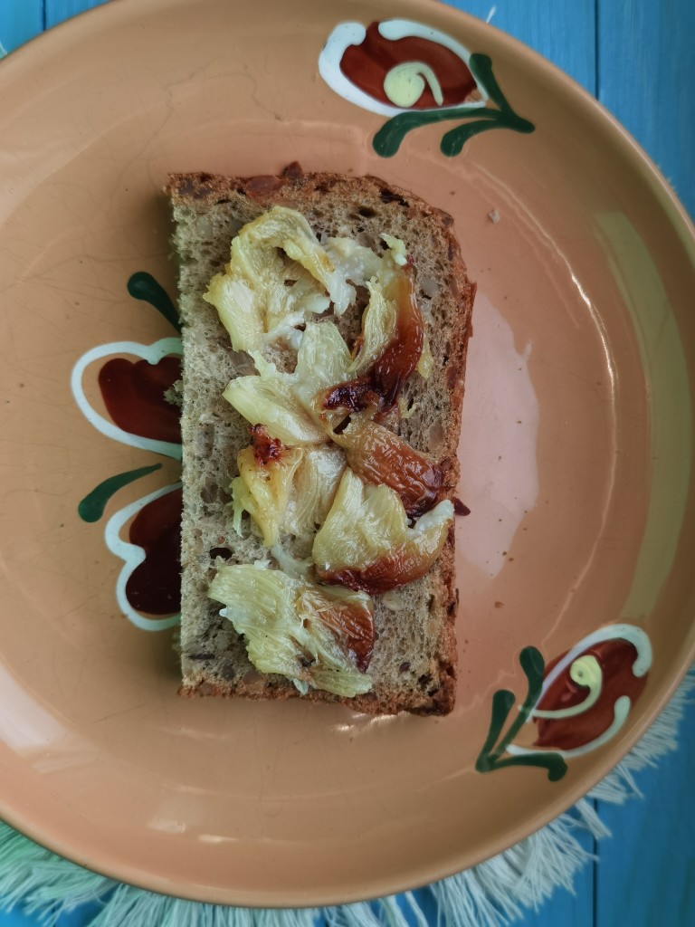 Запеченная чесночная головка