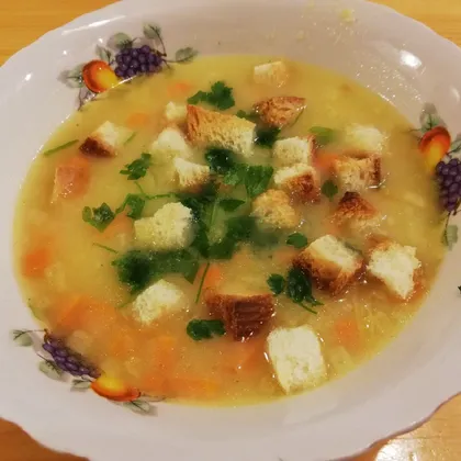 Гороховый суп с гренками