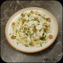 Удон с креветками в сливочном соусе на белом вине