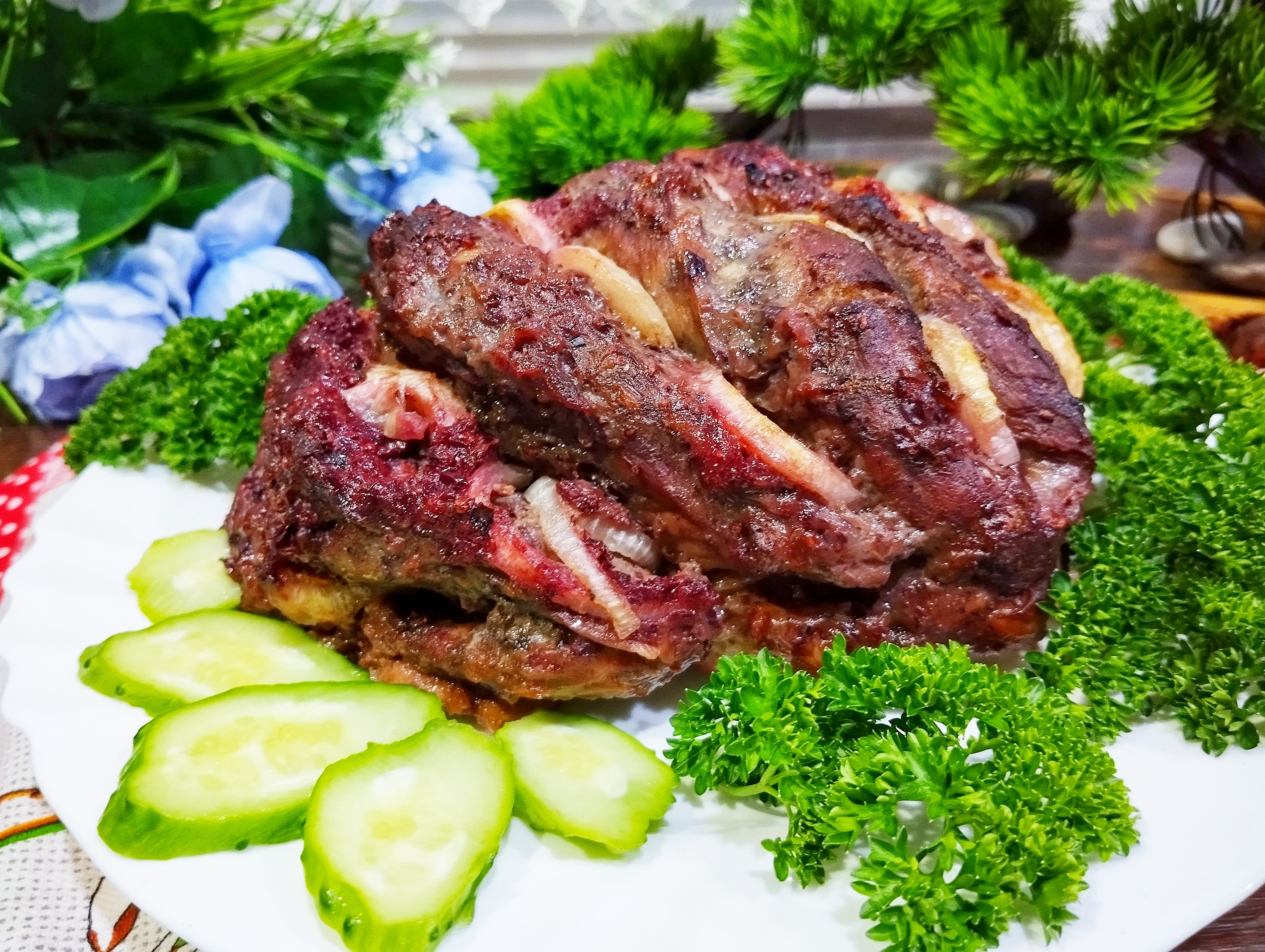 Свиная шейка, запеченная в клюквенно-медовом соусе