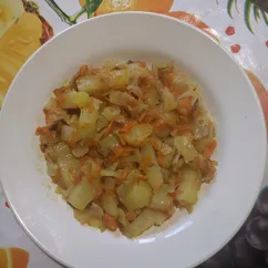 Картофель, жареный с капустой