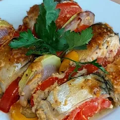 Запекаем вкусную скумбрию в рукаве с кабачком и другими овощами под очень вкусным соусом!