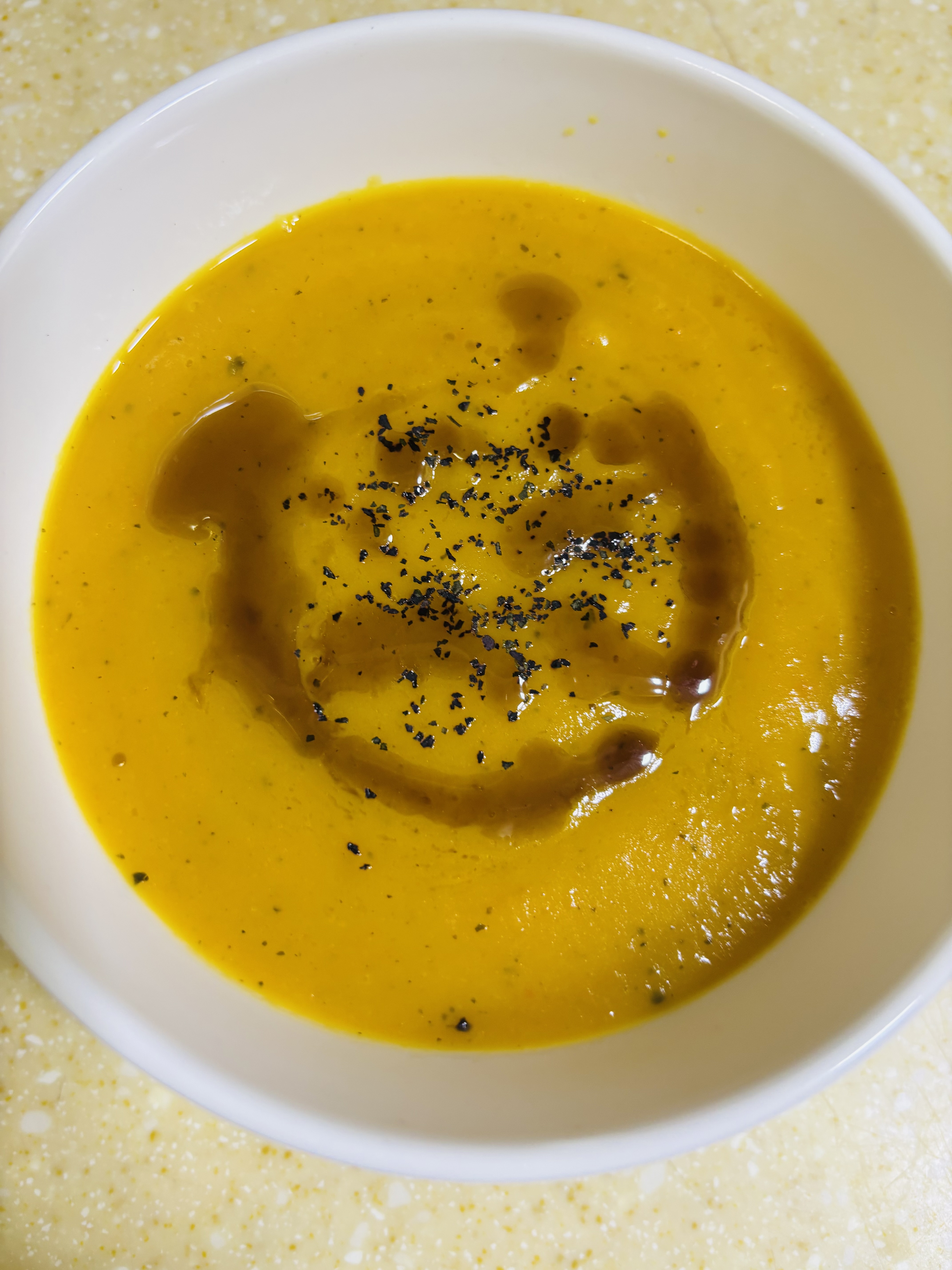 Тыквенный суп с базиликом 