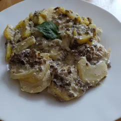 Картофель с грибами в сметанном соусе в духовке 