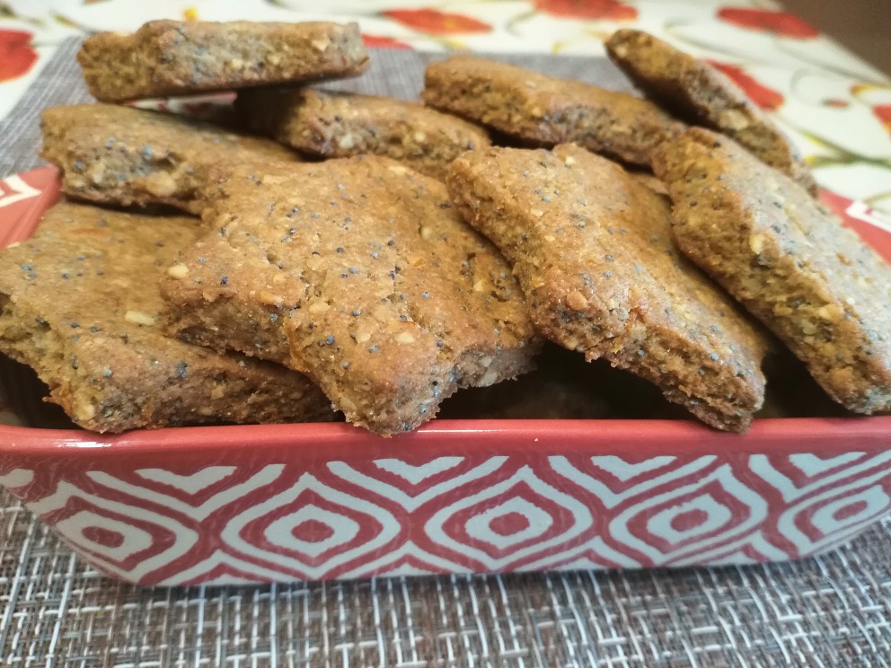 Апельсиновое печенье с орешками и маком