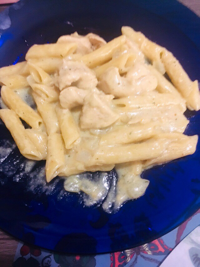 Курочка с макаронами в сливочном соусе