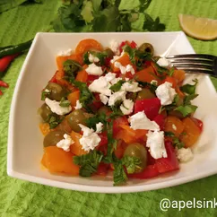 Рагу из болгарского перца с сыром и оливками