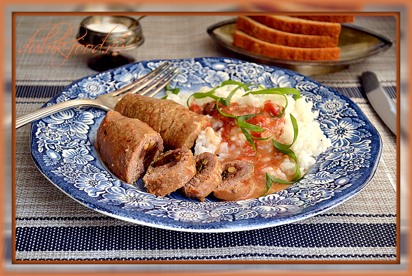 Мясные рулетики с изюмом, орешками и помидорами