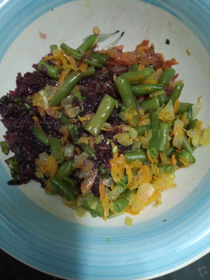 Теплый салат с печенкой, зеленой фасолью и клюквой, пошаговый рецепт с фото на ккал