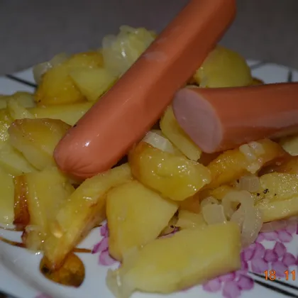 Жареная картошечка с сосисками