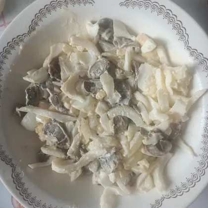 Салат из кальмаров с грибами