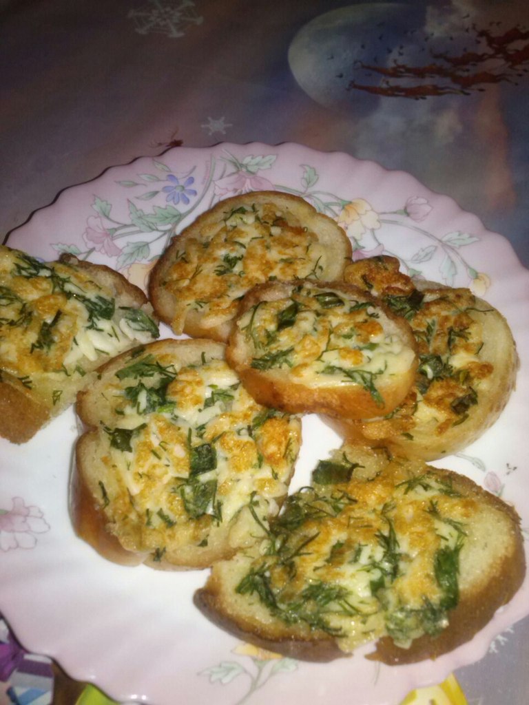 Бутерброды с сыром и зеленью