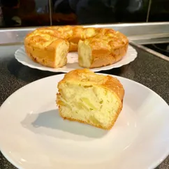 Шарлотка с яблоками