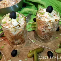 Салат с курицей, морковью и сыром