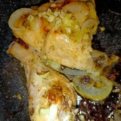 Курица с луком, чесноком и черным перцем