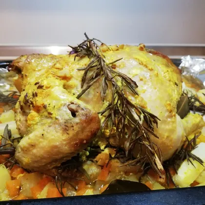 Запечённая курица в духовке с овощами
