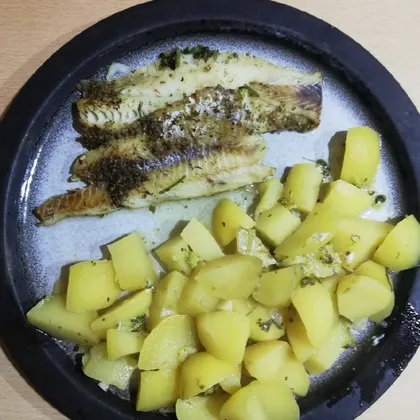 Тушеный картофель с рыбой и брокколи в духовке