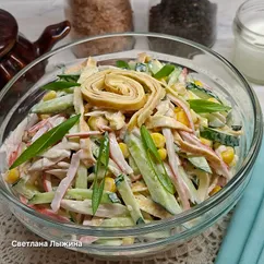 Нежный крабовый салат с яичными блинчиками