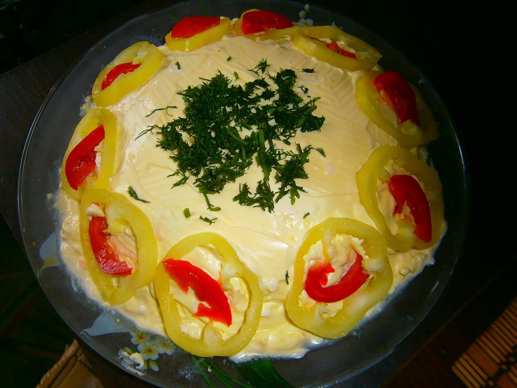 Салат из рыбных консервов