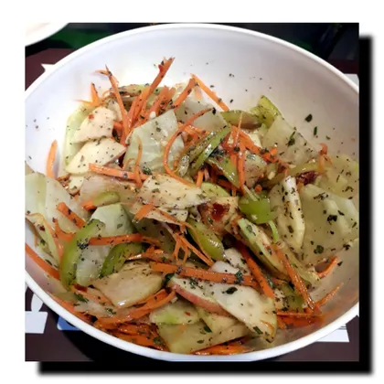 Салат из зелёной редьки с яблоком и морковью