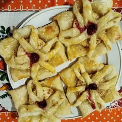 Слойки с яблоками