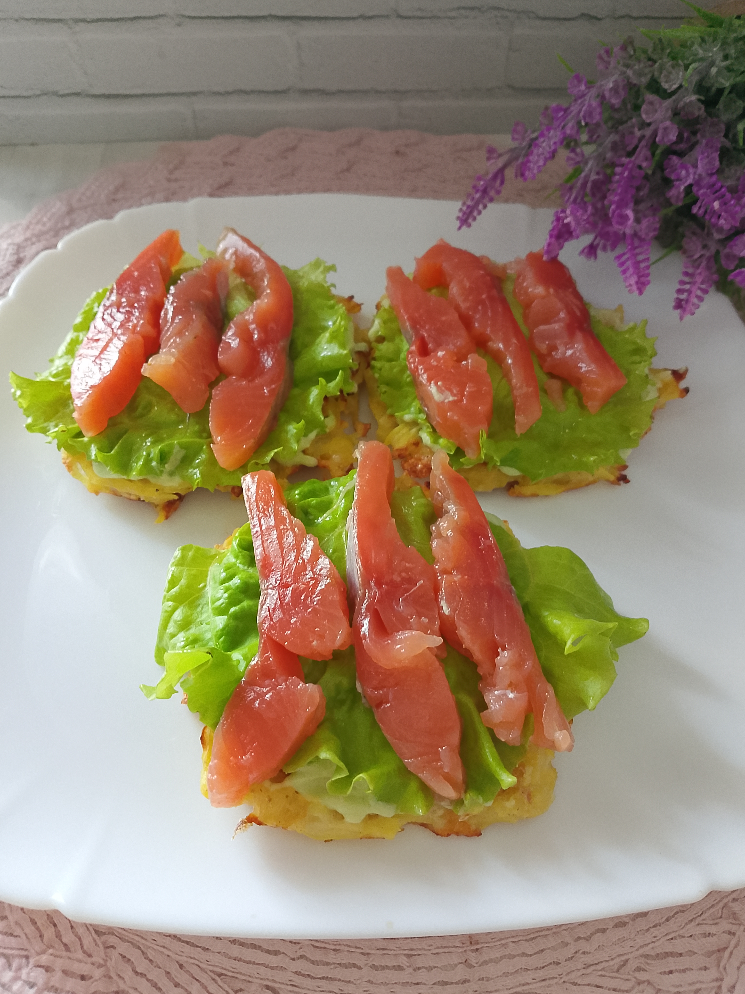 Картофельные бутерброды с форелью 