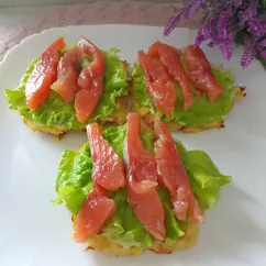 Картофельные бутерброды с форелью