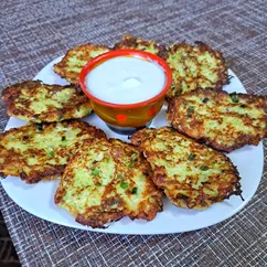 Кабачковые оладьи с адыгейским сыром