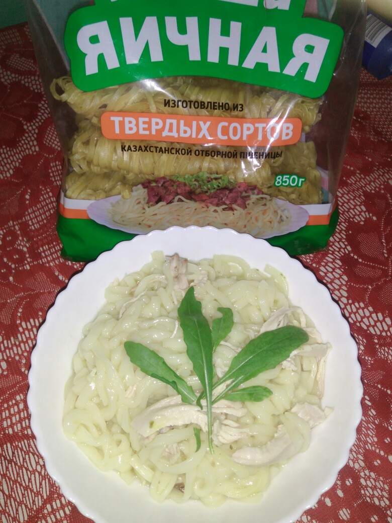 Яичная лапша с курицей