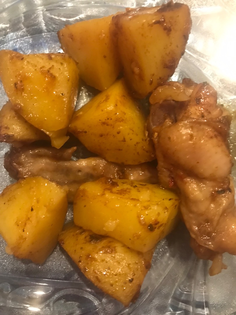 Рецепт: Куриные крылышки, запеченные с картофелем