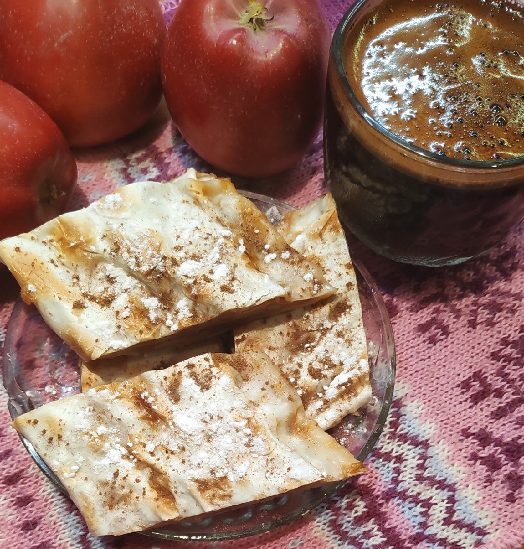 Рулет из лаваша с яблочным пюре и молотым кофе "прямо в чашку"