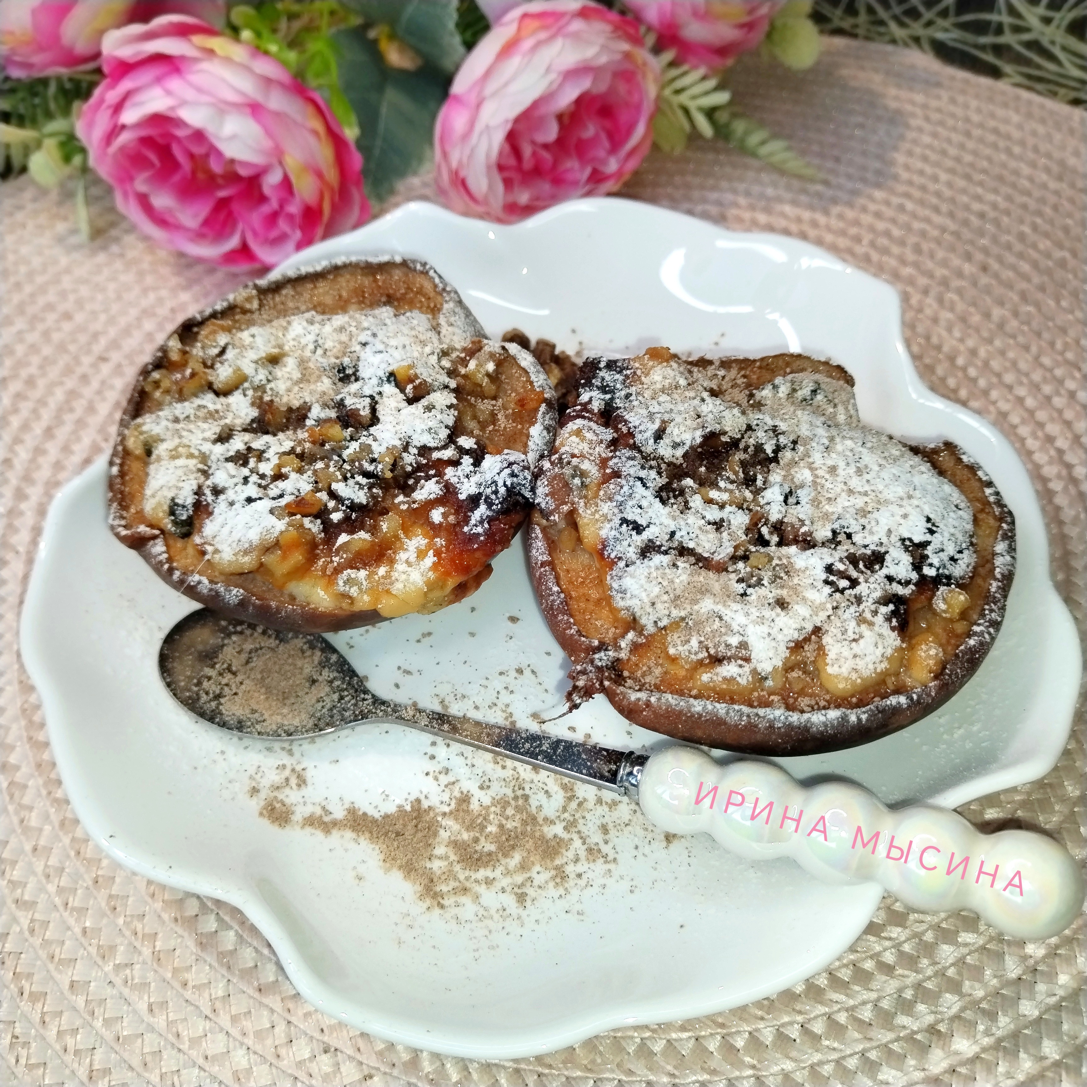 Запечённые груши с орехами и сыром Рокфорти 