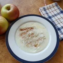 Манная каша с яблоками