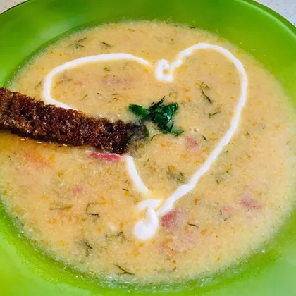 Овощной крем-суп с гренками