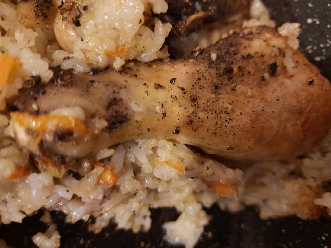 Куриные ножки с рисом на сковороде — рецепт с фото пошагово