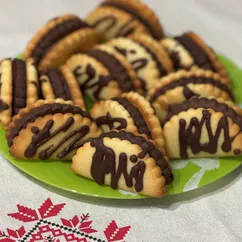 Печенье с шоколадной начинкой