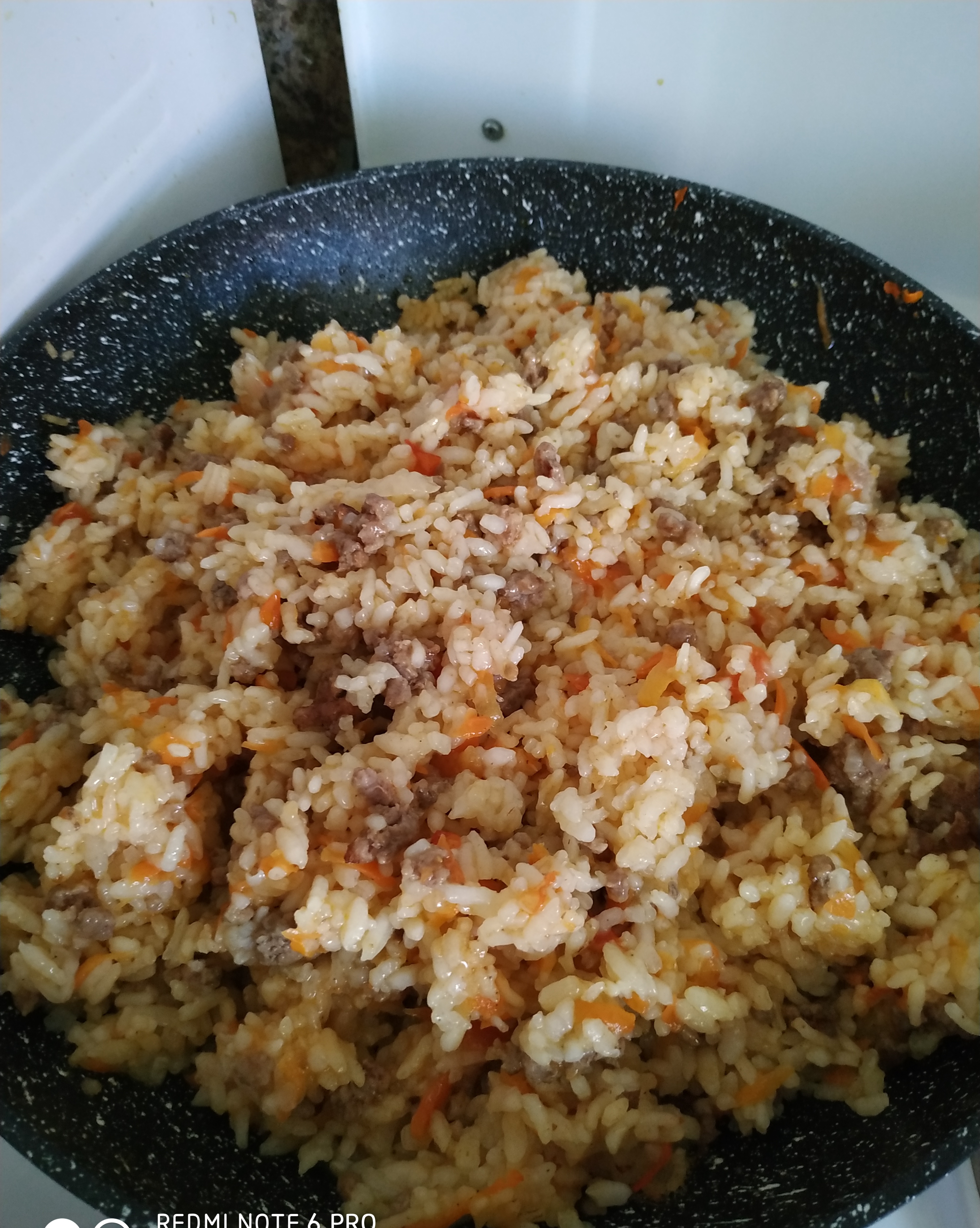Рис рассыпчатый на сковороде