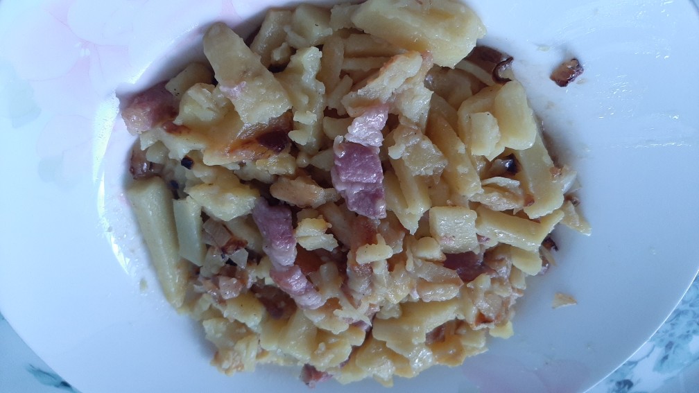 Жареная картошечка с салом и луком )