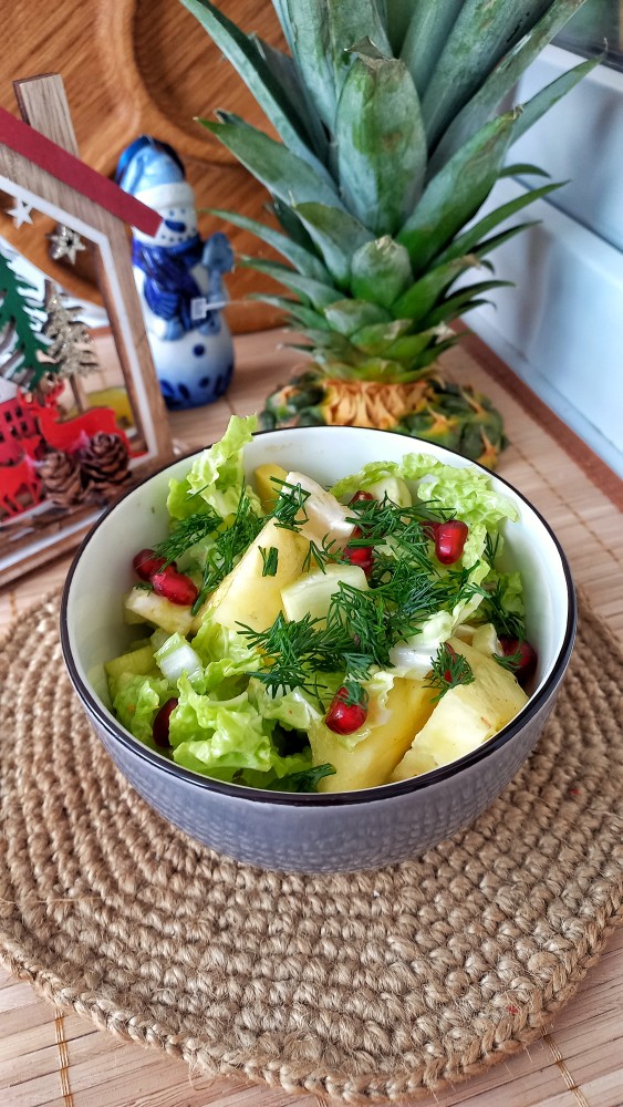 Салат с сельдереем и ананасом к празднику