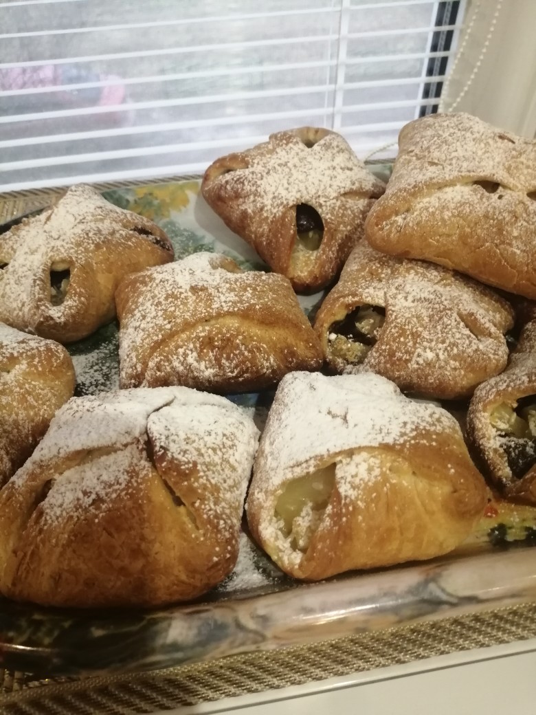Слоеные конвертики с ананасом